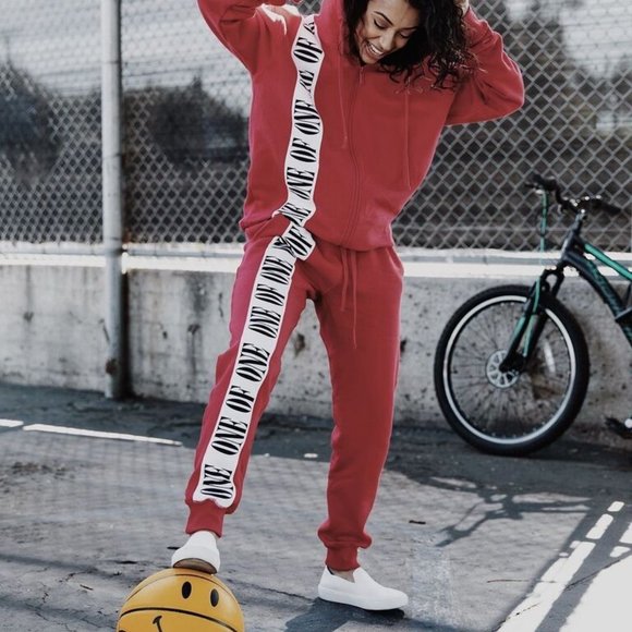 Liza Koshy Brand Womens One of One Red Sweatpants New XS - Picture 5 of 5